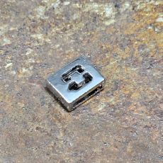 Fyrkantig bokstav till armband - Q