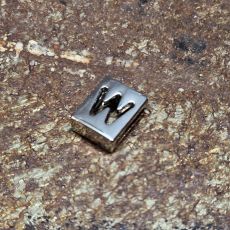 Fyrkantig bokstav till armband - W