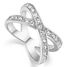 Ring med små Cubic Zirconia i Platinumplätering