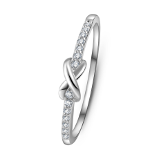 Ring med många små Cubic Zirconia och i 925 Sterling Silverplätering