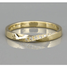 Ring med Cubic Zirconia och  i 18K Guldplätering