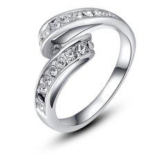 Ring med många små stenar i Austrian Crystals och platinumplätering