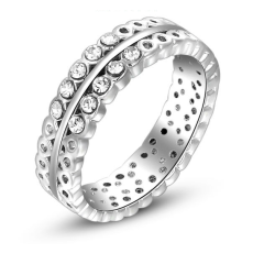 Ring med många små stenar i Austrian Crystals och platinumplätering