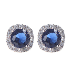 Örhängen med flera små vita Cubic Zirconia och en större Cubic Zirconia i Blått samt i 18 K Vit Guldplätering