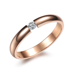Ring i rostfritt stål med Cubic Zirconia och i 18K Roséguldplätering