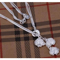 Halsband "Silverrosor" i 925 Sterling Silverplätering