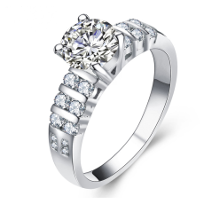 Ring med många små  och en större Cubic Zirconia samt i 925 Sterling Silverplätering