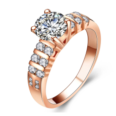 Ring med många små  och en större Cubic Zirconia samt i 18K Roséguldplätering