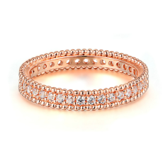 Ring med många små Cubic Zirconia och i 18K Roséguldplätering