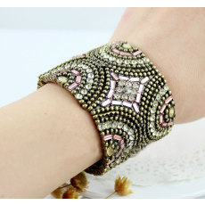 Armband med Rhinestone och pärlor