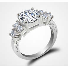 Ring med Cubic Zirconia i olika storlekar och i 925 Sterling Silverplätering