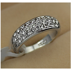 Ring med Stellux Austrian Crystals och platinumplätering