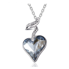 Halsband "Blue heart" med en större ljusblå Austrian Crystal och flera små Austrian Crystals samt i platinumplätering