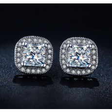 Örhängen med flera små vita och en större kvadratisk Cubic Zirconia samt i 18 K Vit Guldplätering