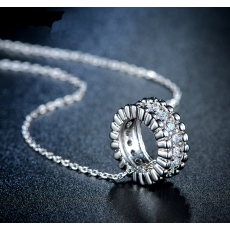 Halsband "Circle" med Cubic Zircona och i vit guldplätering