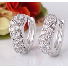 Örhängen med Cubic Zirconia och i 18 K Vit Guldplätering