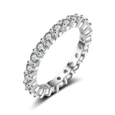 Ring med många små Cubic Zirconia och i Platinumplätering