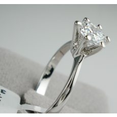 Ring med Cubic Zirconia  och platinumplätering