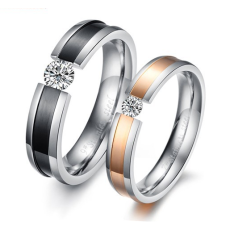 Parringar i rostfritt stål med en stor Cubic Zirconia