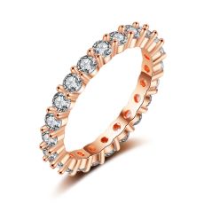 Ring med många små Cubic Zirconia och i 18K Roséguldplätering