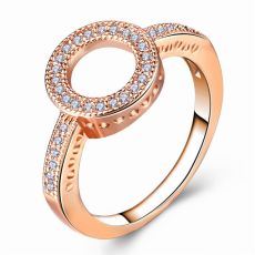 Ring  "Crystal Round" med Cubic Zirconia och i 18K Roséguldplätering