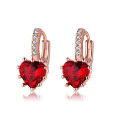 Örhängen "Red Heart" med en hjärtformad  Cubic Zirconia och i 18 K Guldplätering