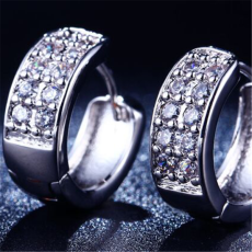 Örhängen med Cubic Zirconia och i 925 Sterling Silverplätering
