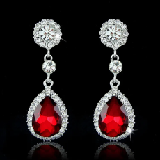 Stora Örhängen fyllda med Cubic Zirconia samt i platinumplätering -Röda
