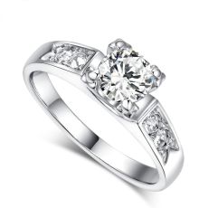 Ring med Austrian Crystals och i 925 Sterling Silverplätering