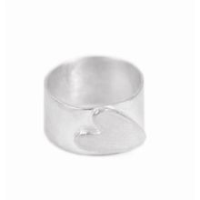 Bred ring med liggande hjärta