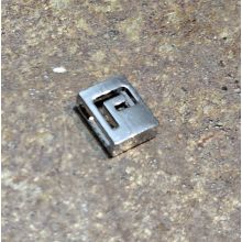 Fyrkantig bokstav till armband - P