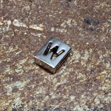 Fyrkantig bokstav till armband - W