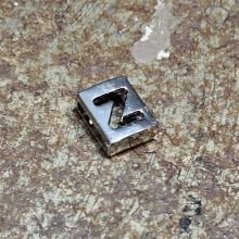 Fyrkantig bokstav till armband - Z