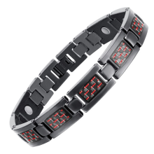 Magnetarmband i Titanium och med röda kolfibrer