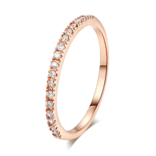 Ring med Cubic Zirconia och i 18K Roséguldplätering