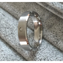 Ring i Rosfritt stål  med Cubic Zirconia och Titaniumplätering