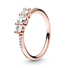 Ring  med flera små och tre större Cubic Zirconia  i Roséguldplätering
