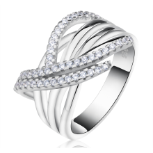 Ring med många små Cubic Zirconia och i Platinumplätering