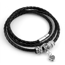 Läderarmband med metalldetaljer och bajonettlåsning -Svart