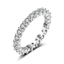Ring med många små Cubic Zirconia och i Platinumplätering