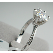 Ring med Cubic Zirconia  och platinumplätering