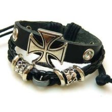 Läderarmband med detaljer i rostfritt stål