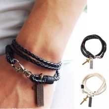 Läderarmband med bl.a ett kors -Svart eller Vitt