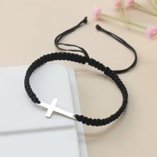 Armband med kors i rostfritt stål