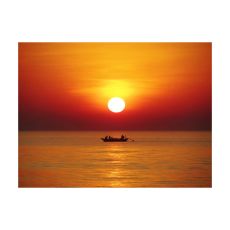 Fototapet - Solnedgång med fiskebåt