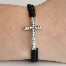 Armband "Cross" med silverfärgat kors och en rad med kristaller
