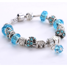 Armband med pärlor, kristaller och andra detaljer i 925 Sterling Silver -Ljusblå