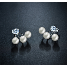 Örhängen "Three Pearls" med Cubic Zirconia och tre vita pärlor i 18 K Vit Guldplätering