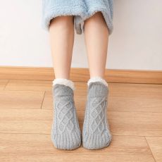 Varma sockor med halksydd
