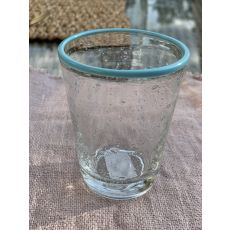 Glas med blå eller grön kant